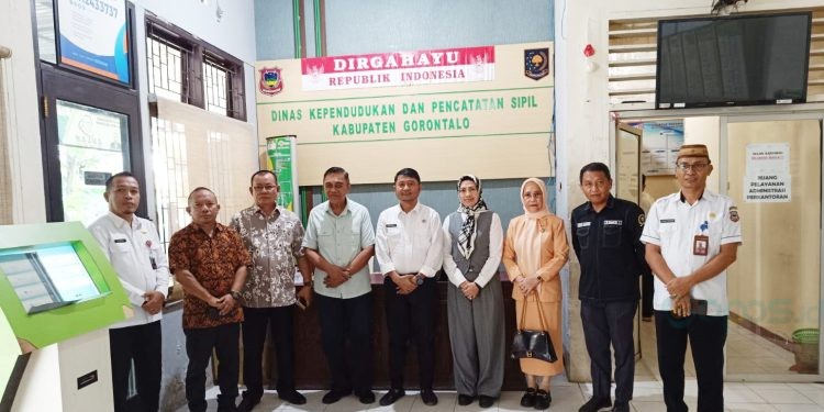 Kunjungan kerja komisi I DPRD Provinsi Gorontalo di Dukcapil Kabupaten Gorontalo dalam rangka melakukan evaluasi terhadap progres percetakan KTP-El (istimewa)
