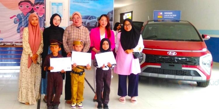 Showroom event Hyundai Limboto yang dirangkaikan dengan lomba fashion show anak-anak dalam rangka memperingati Hari Pahlawan.(f. Abin/gopos)