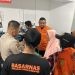 Ridwan Subetan (32) langsung dilarikan ke rumah sakit dalam kondisi lemas pasca dinyatakan hilang beberapa hari lalu.(f. SAR Gorontalo)