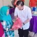Wakil Walikota Gorontalo, Ryan Kono pemerintah menyalurkan bantuan bahan pangan pokok ke Masyarakat Kecamatan Sipatana Kota Gorontalo, di Aula Kantor Camat, Kamis (7/12/2023).