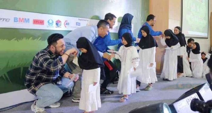 Pertamina Patra Niaga Regional Sulawesi dalam kegiatan Syukuran tersebut mengundang anak panti asuhan untuk diberikan santunan dan biaya rehabilitasi infrastruktur yang nantinya dapat digunakan untuk pengembangan panti.