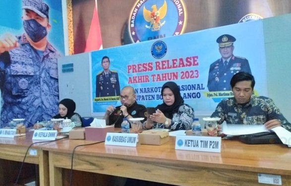 BNNK Bone Bolango saat menggelar Press Release Akhir Tahun 2023 di Ruang Rapat BNNK Bone Bolango, Jumat (22/12/2023). (Foto Indra/Gopos)