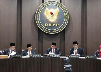 DKPP membacakan putusan sidang dugaan pelanggaran kode etik penyelenggara Pemilu dengan teradu Anggota Bawaslu Kota Gorontalo, Erman Katili.(dok DKPP)
