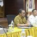 Pj Gubernur Gorontalo, Ismail Pakaya (tengah) didampingi Deputi Kepala Perwakilan Bank Indonesia Provinsi Gorontalo, Ridwan Nurjamal, pada pelaksanaan HLM dalam rangka menekan inflasi jelang Nataru.(dok Humas BI Gorontalo)