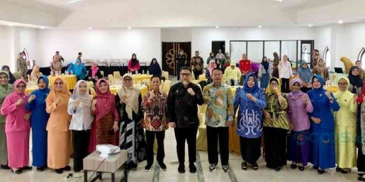 Pelaksanaan pertemuan cegah pernikahan dini, di Hotel El Madinah, Kota Gorontalo, pada Jum’at (1/12/2023), yang dilaksanakan oleh Pemerintah Provinsi Gorontalo. (Foto – Fadil)