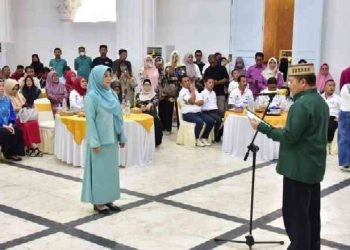 Fima Agustina dikukuhkan oleh Penjabat Gubernur Gorontalo Ismail Pakaya sebagai Bunda Disabilitas. Pengukuhan dilaksanakan di Gedung Bele Li Mbui, Ahad (3/12/2023).