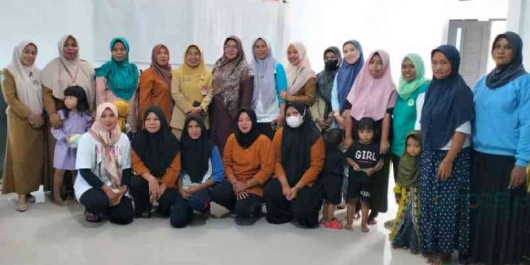 sosialisasi di Posyandu Desa Ombulodata, Kecamatan Kwandang, Selasa (05/12/2023).