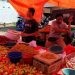 Rijal, salah satu pedagang di pasar tradisional mengatakan dari beberapa sembako yang paling mahal ialah cabai.