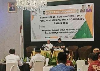 Rapat Koordinasi Administrasi Kependudukan dan Pencatatan Sipil Kota Gorontalo Tahun 2023 "Penguatan Dukcapil Untuk Pelayanan Publik Dan Suksesnya Pemilu Tahun 2024" di Grand Q Kota Gorontalo, Rabu (6/12/2023).