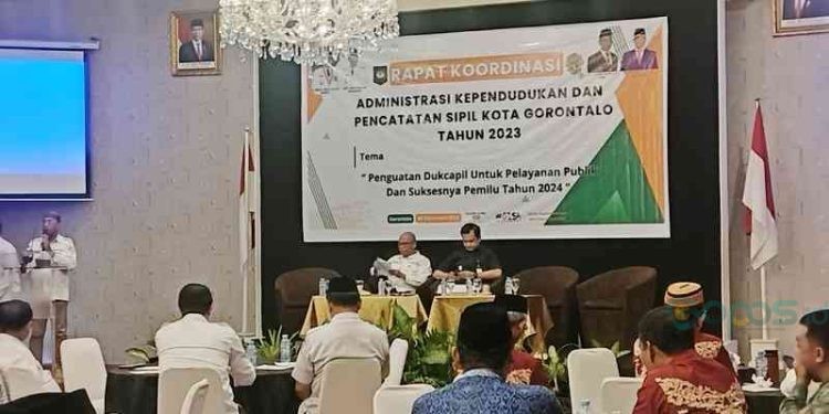 Rapat Koordinasi Administrasi Kependudukan dan Pencatatan Sipil Kota Gorontalo Tahun 2023 "Penguatan Dukcapil Untuk Pelayanan Publik Dan Suksesnya Pemilu Tahun 2024" di Grand Q Kota Gorontalo, Rabu (6/12/2023).