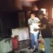 Kebakaran yang melanda lantai dua toko Sumber Utama di Jl. Raja Eyato, Kecamatan Kota Selatan, Kota Gorontalo, Ahad (17/12/2023).