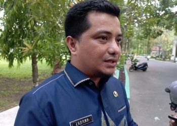 Kepala BKPSDM Kabupaten Gorontalo Jufri Damima ketika diwawancarai terkait protes Wakil Bupati Gorontalo Hendra Hemeto, Kamis (14/12/2023).