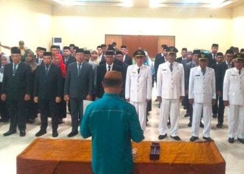 Proses pelantikan pejabat di lingkungan Pemkab Gorontalo yang dipimpin Sekretaris Daerah Roni Sampir, Kamis (14/12/2023).