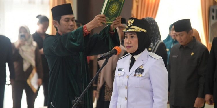 Sila Botutihe resmi dilantik sebagai Penjabat Bupati Gorontalo Utara, Rabu (6/12/2023).(F. Humasprov)