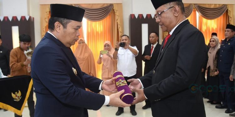 Proses pelantikan Sekretaris Daerah Provinsi Gorontalo Sofian Ibrahim oleh Penjabat Gubernur Gorontalo Ismail Pakaya, Rabu (6/12/2023). (F. humasprov)