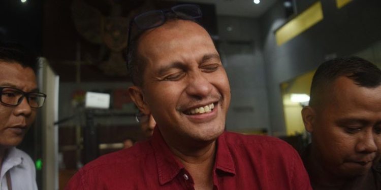Wakil Menteri Hukum dan HAM Edward Omar Sharif Hiariej alias Eddy Hiariej yang menjadi tersangka kasus suap meninggalkan Gedung Merah Putih KPK usai menjalani pemeriksaan di Jakarta, Senin (4/12/2023).  ANTARA FOTO/Indrianto Eko Suwarso/Spt.