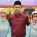 Anggota DPRD Provinsi Gorontalo Muhammad Nasir Majid (tengah) berpose bersama legislator DPRD Provinsi Gorontalo Fraksi Gerinda usai melaksanakan rapat paripurna DPRD Provinsi Gorontalo dalam rangka HUT ke-23 DPRD Provinsi Gorontalo, Selasa (5/12/2023) (engki/hms)