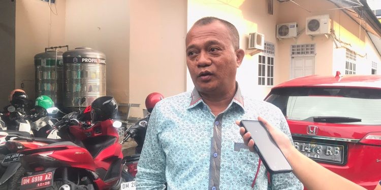 Muksin Brekat Soroti Sampah Bertebaran di Tengah Kota