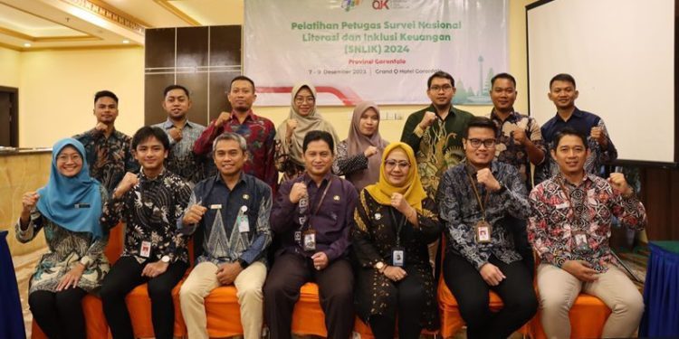 Pelatihan petugas SNLIK 2024 yang diselenggarakan oleh BPS Provinsi Gorontalo bekerja sama dengan Kantor Otoritas Jasa Keuangan Sulutgomalut, di Hotel Grand Q Kota Gorontalo, Kamis (07/12/23) (vivi/hms)