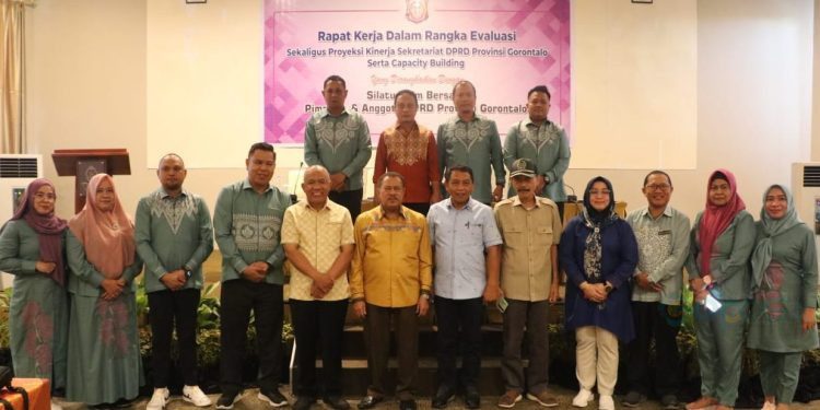Pembukaan rapat kerja jajaran sekretariat DPRD Provinsi Gorontalo, Kamis (7/12/2023) (istimewa)
