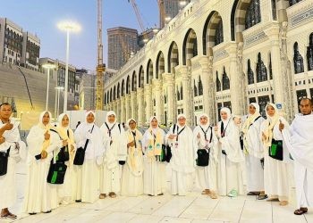 Jemaah umrah melaksanakan ibadah umrah di Baitullah di mana tiga diantaranya adalah jemaah dari Yayasan Bina Taruna (istimewa)