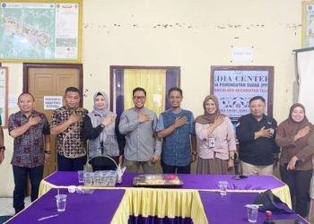 Kunjungan Komisi I DPRD Provinsi Gorontalo dalam rangka memantau proses rekrutmen petugas Kelompok Penyelenggara Pemungutan Suara (KPPS) di Desa Mongolato, Kecamatan Telaga, Kabupaten Gorontalo, Jumat (15/12/2023).  (istimewa)