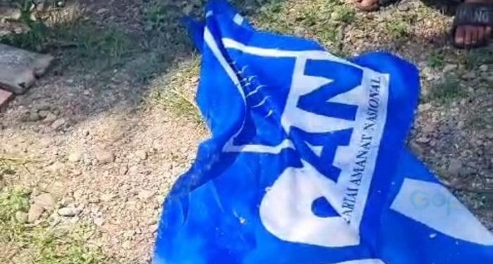 Tangkapan Layar video viral atribut partai yang dicopot oknum Caleg Gerindra, dapil Boalemo-Pohuwato, Rabu (20/12/2023).