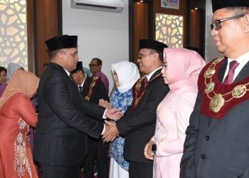 Rektor UNG, Eduart Wolok melantik pejabat UNG (dok. ung)
