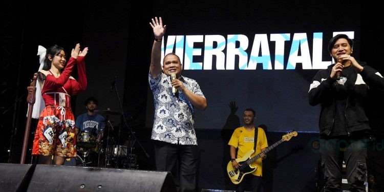 Rektor UNG, Eduart Wolok memberikan sambutan pada perayaan Dies Natalis Kesmas UNG (dok. ung)