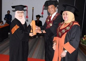 Dosen FE UNG berhasil meraih gelar doktor setelah meneliti kebijakan pengangguran (dok. ung)