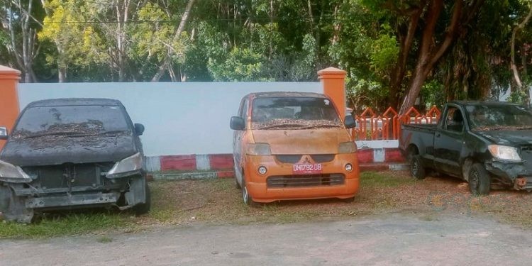 Beberapa contoh kendaraan dinas yang dilelang Pemkab Pohuwato. (F. Yusuf/gopos)