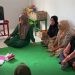 Penyuluh Keluarga Berencana (PKB) Kecamatan Tilongkabila mengedukasi kaum ibu di Desa Bongopini tentang pencegahan anak dalam ketergantungan gadget.