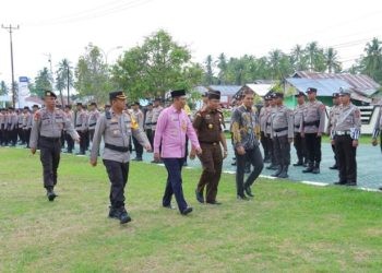 Puluhan Personel Gabungan Dikerahkan Amankan Nataru, berlangsung di halaman Polres Pohuwato, Kamis (21/12/2023). (F Humas Polres Pohuwato)
