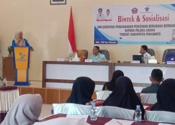 Pemkab Pohuwato Gelar Bimtek dan Sosialisasi Implementasi pengawasan perizinan berusaha berbasis resiko, berlangsung di aula hotel sunrise, Kamis (7/12/2023). (Yusuf/Gopos)