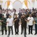 Penjagub Gorontalo Ismail Pakaya, Kepala Kejati Gorontalo, Danrem 133/NWB dan tamu lainnya pada kegiatan penyuluhan hukum di Gedung Bele Li Mbui, Rabu (6/12/2023). (F. Humasprov)
