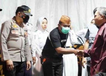 Forkopimda Kota Gorontalo melaksanakan pemantauan Posko Pengamanan Nataru di Kota Gorontalo di depan Mall dan UNG, Ahad (31/12/2023). (Humas)