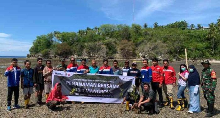 PT Pertamina Patra Niaga Fuel Terminal Gorontalo melakukan penanaman bersama bibit mangrove di Desa Tongo, Kabupaten Bone Bolango.