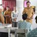 Wakil Walikota Gorontalo, Ryan Kono melakukan sejumlah Kunjungan Kerja di Lembaga Pendidikan SLTP,  untuk memantau pelaksanaan belajar mengajar dan kegiatan pengembangan kreatifitas anak melalui Gelar Karya Siswa, Selasa (16/1/2024).