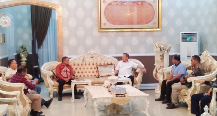 Bupati Kepulauan Talaud Elly Engelber berkunjung ke Rumah Dinas Walikota, Rabu (17/1/2023).