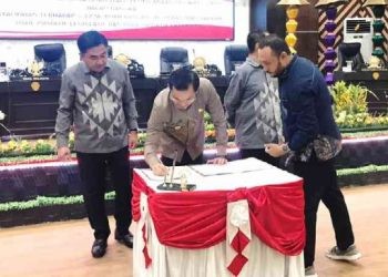 Rapat Paripurna DPRD Kota Gorontalo Pembicaraan Tingkat I (Satu) Dalam Rangka Penyampaian Terhadap 5 (Lima) Buah Rancangan Peraturan Daerah Usul Inisiatif Legislatif dan Usul Eksekutif, Selasa (23/1/2024). (Rama/Gopos)