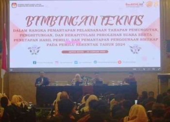 Bimbingan Teknis dalam rangka pemantapan pelaksanaan tahapan pemungutan, penghitungan, dan rekapitulasi perolehan suara serta penetapan hasil pemilu, dan pemantapan penggunaan sirekap pada pemilu serentak tahun 2024 di Hotel Aston, Kota Gorontalo, Selasa (23/1/2024).