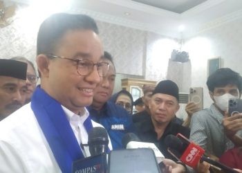 Capres Nomor Urut 1 Anies Baswedan saat tiba di Gorontalo, Senin (8/1/2024). (F. Abin/gopos)