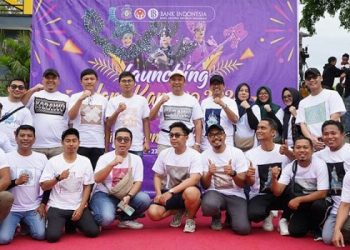 Kepala Perwakilan BI Provinsi Gorontalo, Dian Nugraha, bersama jajaran BI Gorontalo berpose bersama pada pencanangan Hari Karawo dan Gorontalo Karnaval Karawo 2024.(Dok. Humas BI Gorontalo)