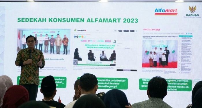 Acara Public Expose Sedekah Konsumen Alfamart yang diselenggarakan di Gedung BAZNAS RI, Jakarta, Senin (22/1/2024).