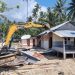 Proses eksekusi sejumlah bangunan gazebo di lokasi pantai Botutonuo, Desa Botutonuo, Kecamatan Kabila Bone, Bone Bolango, Kamis (4/1/2024)