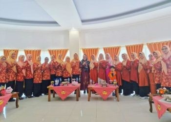 Dharma Wanita Persatuan (DWP) Dinas Kesehatan Provinsi Gorontalo melakukan pertemuan silaturahmi dengan jajaran DWP Kabupaten Banggai di Graha Pemda Banggai
