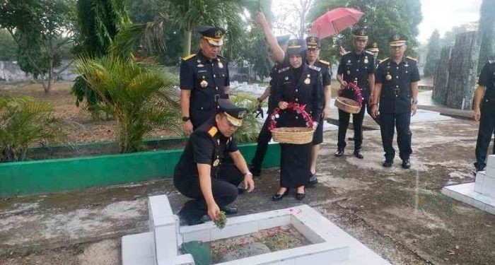 Ditengah Guyuran Hujan, Kanwil Kemenkumham Gorontalo Tabur Bunga Di ...