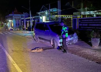 Kepolisian Lalu Lintas Polresta Gorontalo Kota melakukan olah TKP lokasi kejadian tabrakan yang menewaskan Sumitro Wadipalapa di Jl. Brigjen Piola Isa Kelurahan Wongkaditi Timur, Kota Gorontalo, Rabu (10/1/2024).(istimewa)