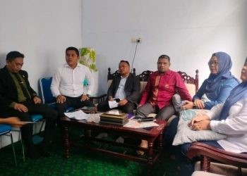 LBH IAIN Sultan Amai Gorontalo saat memberikan keterangan pers. (Putra/Gopos)