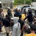 Puluhan penambang mengajukan protes di kantor Pani Gold Project terkait penutupan akses menuju lokasi penambangan
